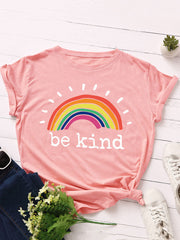 Sei freundlicher Regenbogen-T-Shirt