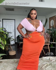 Schulterfreies Midikleid mit Cut-Outs und Farbblockdesign