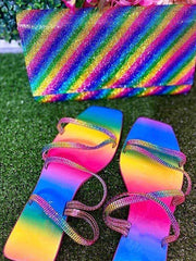 Flache Sandale mit Strasssteinen