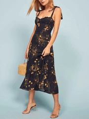 Maxikleid mit Blumenmuster, Rüschen und Strumpfhaltern