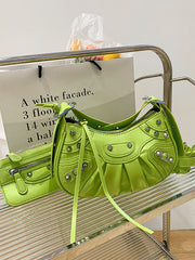 Bolso de hombro con tachuelas de cuero