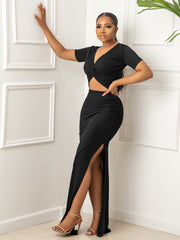 Maxikleid mit seitlichem Schlitz und Aussparungen