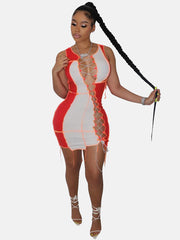 Vestido mini con encaje y aberturas