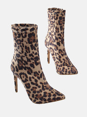 Stiefel mit spitzer Spitze und Absatz sowie Leopardenmuster