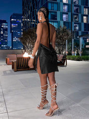 Vestido mini con escote halter y espalda descubierta