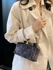 Transparente Box-Tasche mit Kette