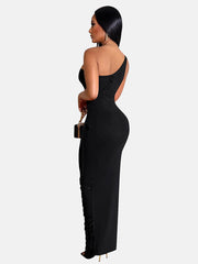 Vestido largo con un hombro descubierto y aberturas