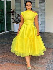 Schulterfreies Midikleid aus Tüll