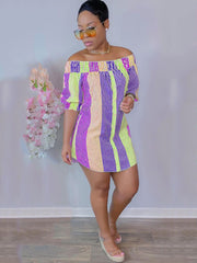 Minivestido de rayas con hombros descubiertos