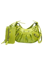 Bolso de hombro con tachuelas de cuero