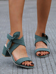 Sandalias con tiras de lazo