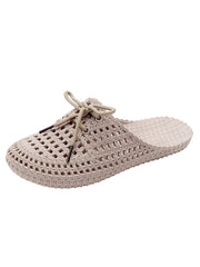 Sandalias planas de playa con agujeros