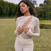 Transparentes, Cut-out-Top mit Bindeband vorne und langen Ärmeln aus Spitze - Weiß