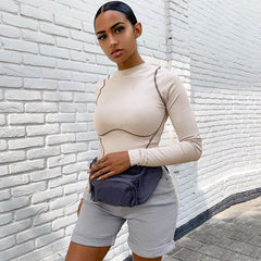 Bodysuit mit Rundhalsausschnitt, Nähten und langen Ärmeln - Aprikose