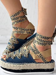 Sandalias con plataforma y letras