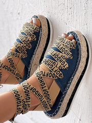 Sandalias con plataforma y letras
