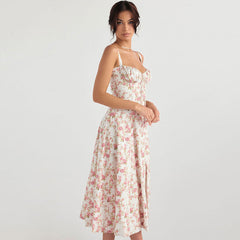 Luftiges, Blumenmuster-bedrucktes Midi-Sommerkleid mit Schnürung hinten und Schlitz - Rosa