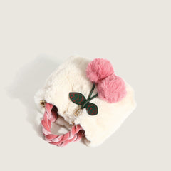 Süße flauschige Tragetasche mit Kirschbesatz und gedrehtem Schultergurt - Weiß