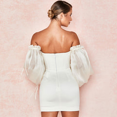 Süßes schulterfreies, figurbetontes Party-Minikleid mit Puffärmeln - Weiß
