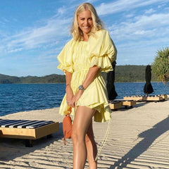 Lindo minivestido babydoll con volantes y mangas abullonadas con cordón ajustable - Amarillo