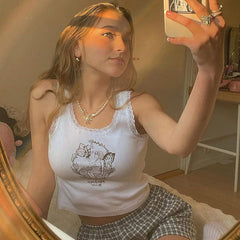 Süßes, geripptes Crop-Tanktop mit Spitzensaum und Rundhalsausschnitt - Weiß