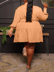 Kleid mit Rüschensaum und Gürtel