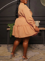 Kleid mit Rüschensaum und Gürtel