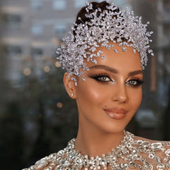 Elegante diadema adornada con motivo de hojas de diamantes de imitación - Plateado