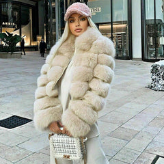 Abrigo corto con mangas largas exageradas y cuello abierto - Beige