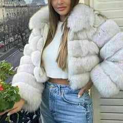 Abrigo corto con cuello abierto y mangas largas exageradas - Blanco