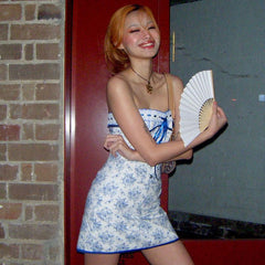 Minivestido sin tirantes con detalle de gancho y ojal y ribete de encaje floral - Azul