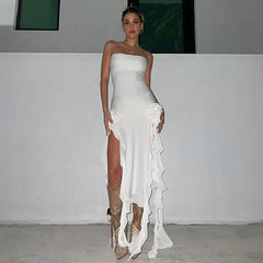 Vestido midi de fiesta fluido con volantes, ribete de flores y abertura alta, sin tirantes - Blanco