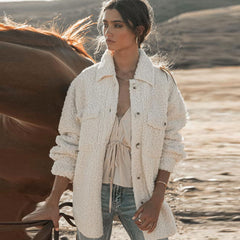 Chaqueta de manga larga con botones y cuello mullido - Beige