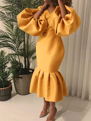 Midikleid mit Fischschwanz-Ausschnitt und Laternenärmeln