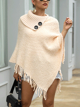 Gestricktes Oberteil mit Knopf- und Quastensaum