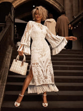 Elegante Kleider mit Spitzenquasten und Glockenärmeln