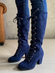 Bota de gamuza con cordones hasta la rodilla