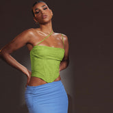 Top corto tipo corsé con escote vuelto y un hombro descubierto de malla - Verde hierba