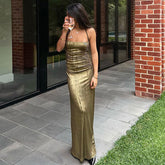 Gerafftes Neckholder-Maxikleid mit ärmellosem Schnitt und Figurbetontem Schnitt - Olivgrün