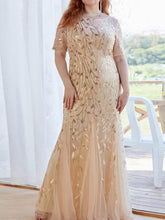 Vestido de fiesta de malla con detalle de plantas y lentejuelas