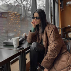 Langärmlige Steppjacke mit Knopfleiste und Pattentasche - Schokolade