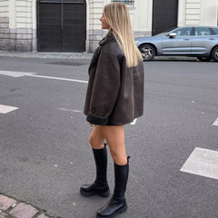 Abrigo de piel de oveja sintética de manga larga con botones y cuello con muesca - Café