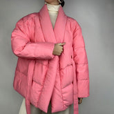 Pufferjacke mit Schalkragen und langen Ärmeln und Gürtel - Korallenrosa