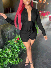 Vestido mini con escote en V profundo y lazo en la parte delantera