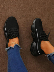 Atmungsaktive Sneakers aus gestricktem Mesh mit Schnürung