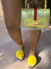 Flache Sandalen aus Plüsch