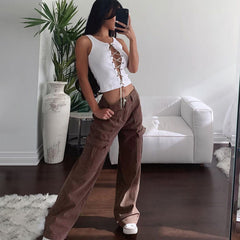 Vaqueros rectos de cintura media con bolsillos con solapa - Café