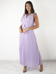 Plissiertes Kleid mit V-Ausschnitt und Rüschen