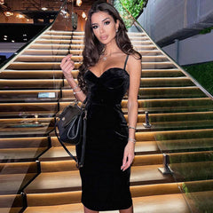 Vestido de cóctel midi con escote en forma de corazón y diamantes de imitación - Negro