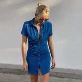 Vestido corto fruncido con botones y cuello de Street Point - Azul